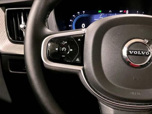 Certified 2025 Volvo XC60 B5 Plus image 19