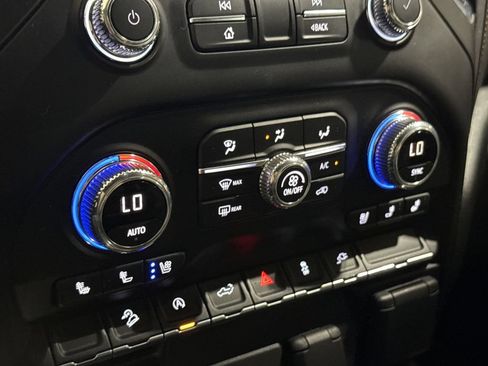 Used 2021 GMC Sierra 1500 AT4 w/ AT4 Preferred Package AWD/4WD image 17