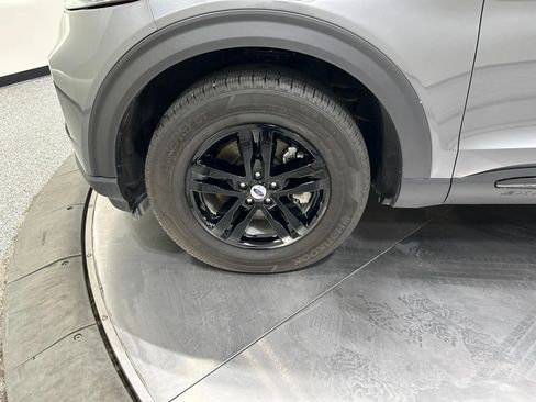Certified 2024 Ford Explorer XLT w/ Equipment Group 202A AWD/4WD image 34