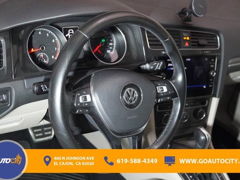 Used 2018 Volkswagen Golf S image 18