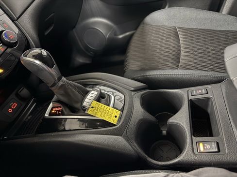 Used 2019 Nissan Rogue SV image 15