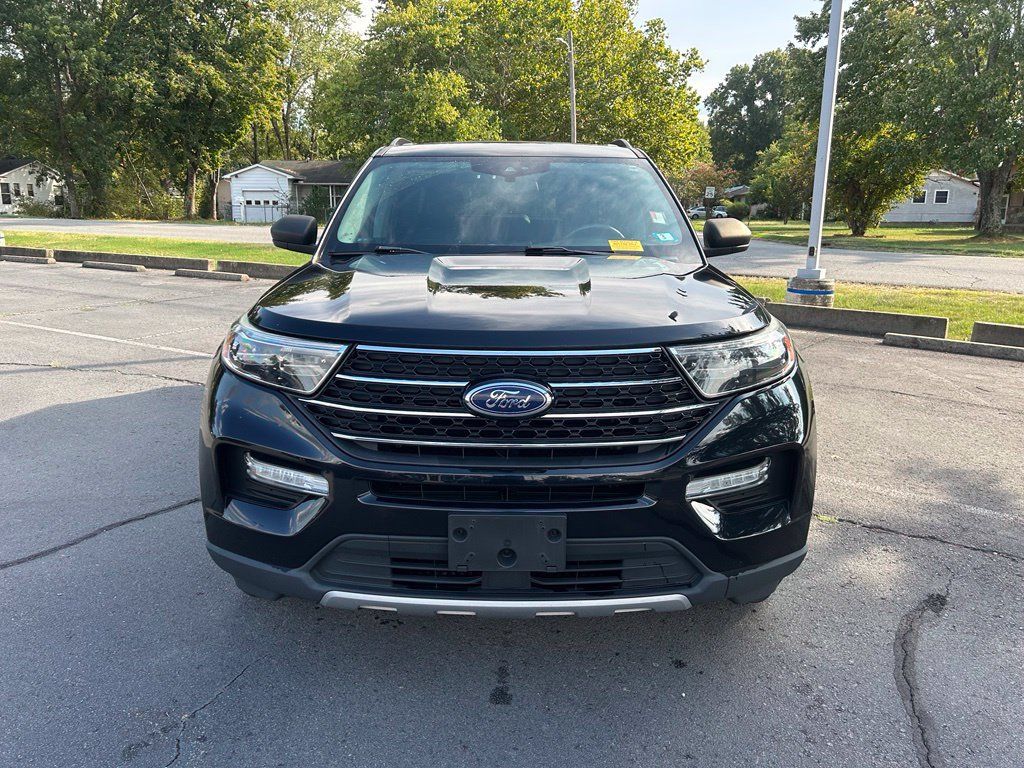 Used 2021 Ford Explorer XLT w/ Equipment Group 202A AWD/4WD image 2
