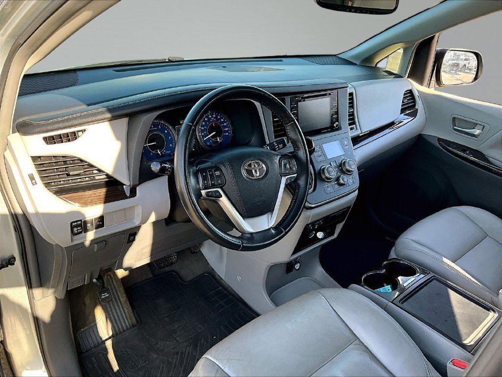 Used 2019 Toyota Sienna XLE Premium w/ Carpet Mat Package AWD/4WD image 19