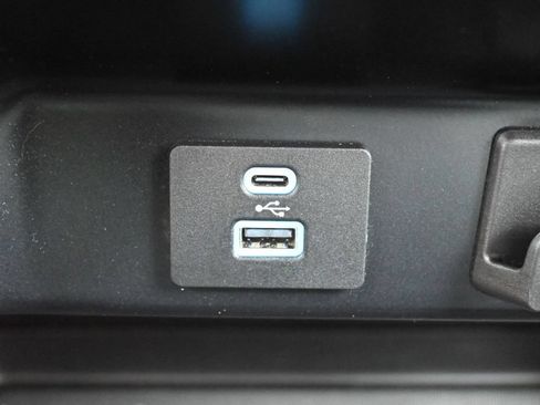 Used 2023 Ford F150 Lariat RWD image 10