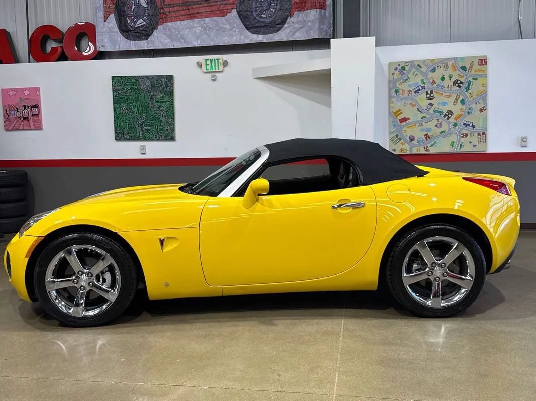 Used 2007 Pontiac Solstice GXP w/ Premium Package RWD image 4