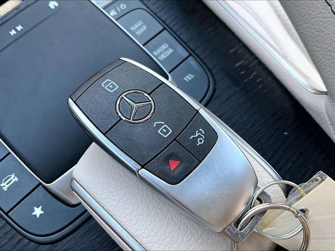Used 2024 Mercedes-Benz GLE 350 4MATIC image 15