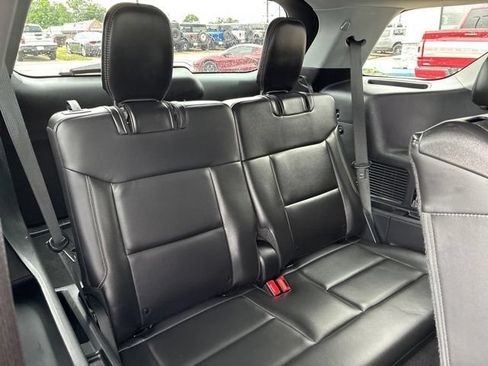 Used 2023 Ford Explorer XLT w/ Equipment Group 202A AWD/4WD image 28