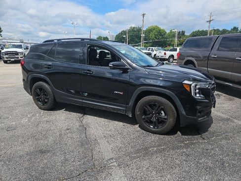 Used 2024 GMC Terrain AT4 AWD/4WD image 3