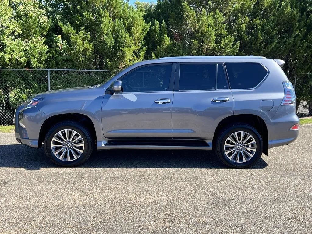 Used 2023 Lexus GX 460 Luxury w/ Accessory Package AWD/4WD image 9