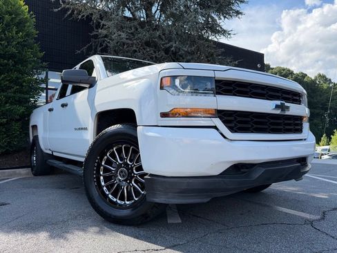 Used 2019 Chevrolet Silverado 1500 Custom w/ Custom Convenience Package AWD/4WD image 8