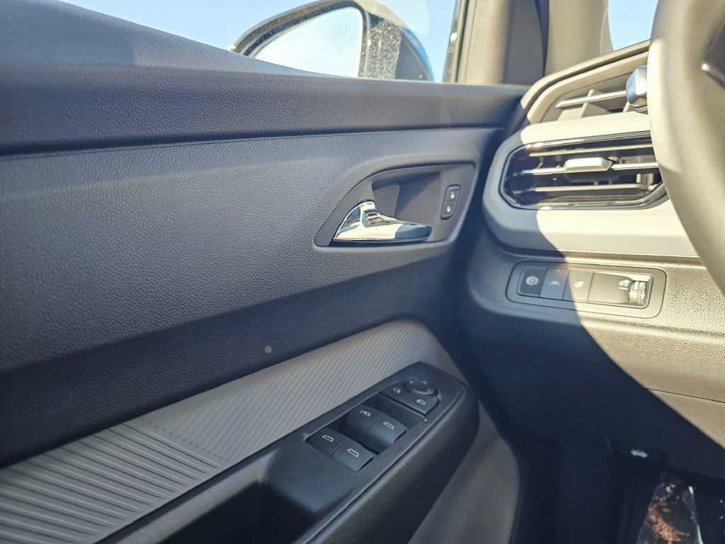 New 2027 Chevrolet Bolt RS w/ Technology Package FWD image 32