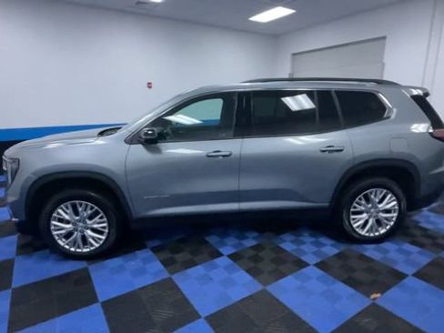 Used 2024 GMC Acadia Elevation w/ Luxury Package AWD/4WD image 5