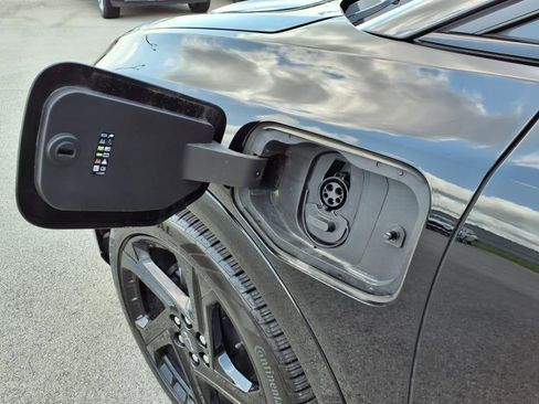 Used 2024 Chevrolet Equinox EV RS FWD image 11