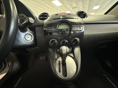 Used 2014 MAZDA MAZDA2 Sport FWD image 28