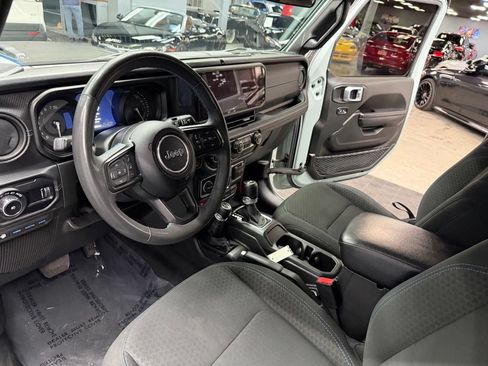 Used 2024 Jeep Wrangler Unlimited Rubicon 4xe w/ Convenience Group AWD/4WD image 31