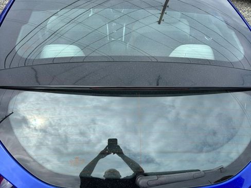 Used 2012 Hyundai Veloster w/ Style Pkg FWD image 8