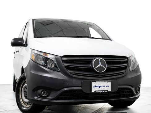 Used 2023 Mercedes-Benz Metris image 2