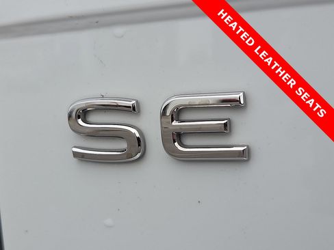 Used 2024 Volkswagen Tiguan SE image 8