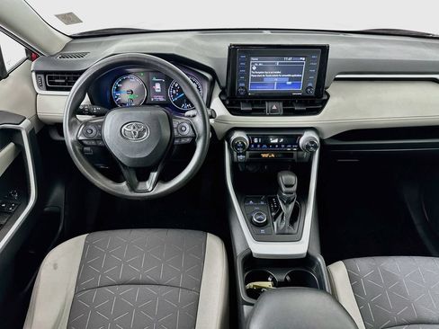 Used 2021 Toyota RAV4 XLE AWD/4WD image 22