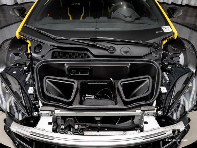 Used 2023 Lamborghini Huracan STO RWD image 5