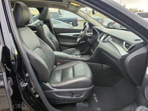 Used 2019 INFINITI QX50 Essential image 12