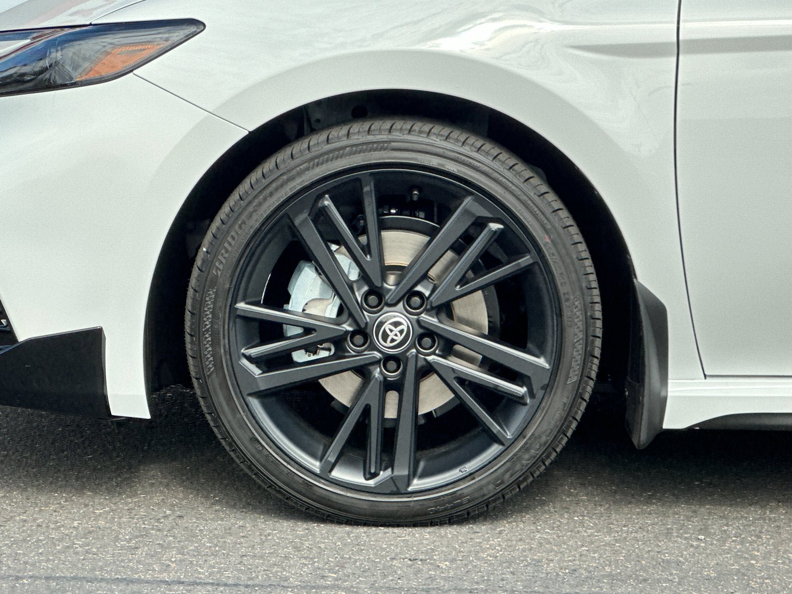 New 2026 Toyota Camry Hybrid FWD image 31