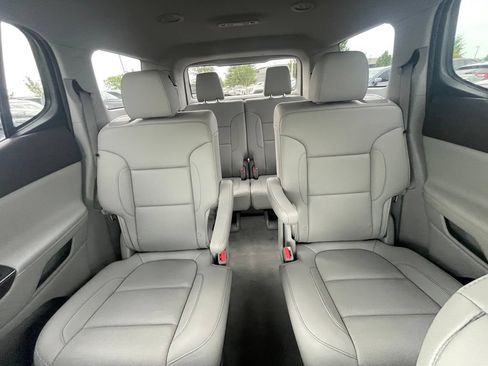 Used 2023 GMC Acadia SLT w/ Technology Package FWD image 20