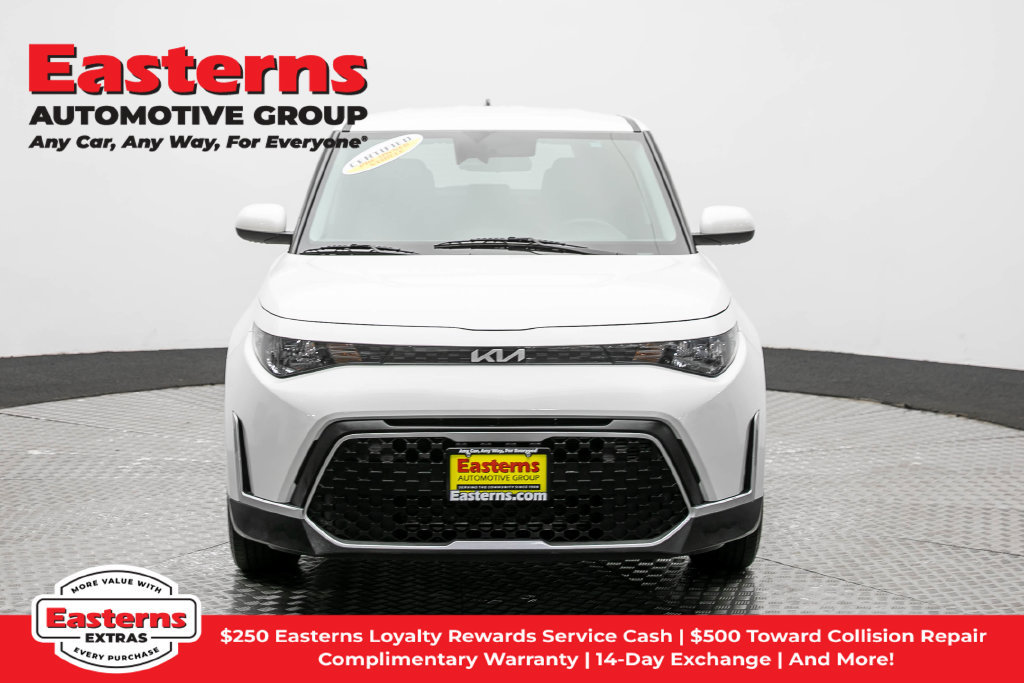 Used 2023 Kia Soul LX FWD image 3