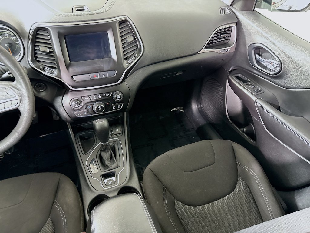 Used 2021 Jeep Cherokee Latitude FWD image 25