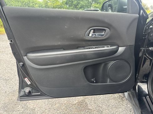 Used 2016 Honda HR-V LX image 2