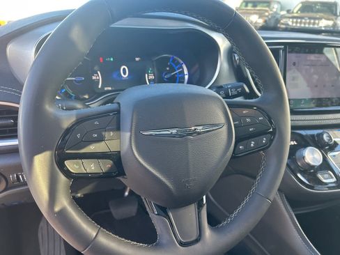 Used 2022 Chrysler Pacifica Limited w/ S Appearance Package image 25