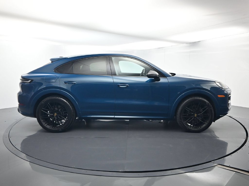 Certified 2024 Porsche Cayenne Coupe AWD/4WD image 16