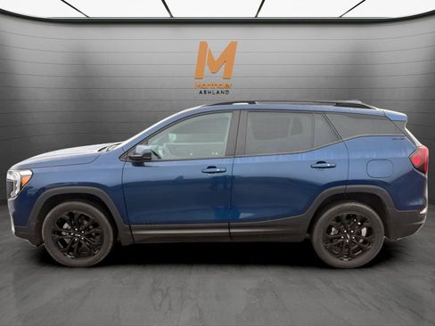 Used 2022 GMC Terrain SLE w/ Driver Convenience Package image 2