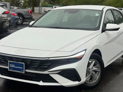 Certified 2025 Hyundai Elantra SE w/ Cargo Package FWD image 1