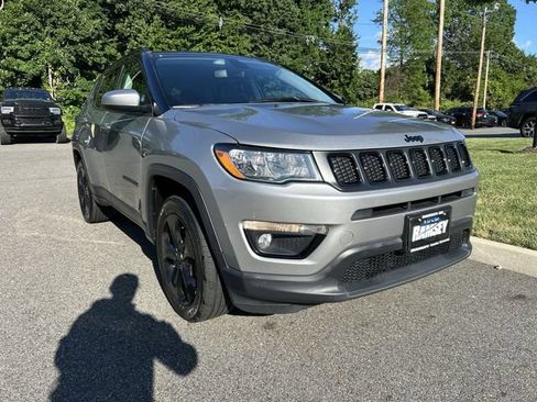 Used 2020 Jeep Compass Latitude AWD/4WD image 2