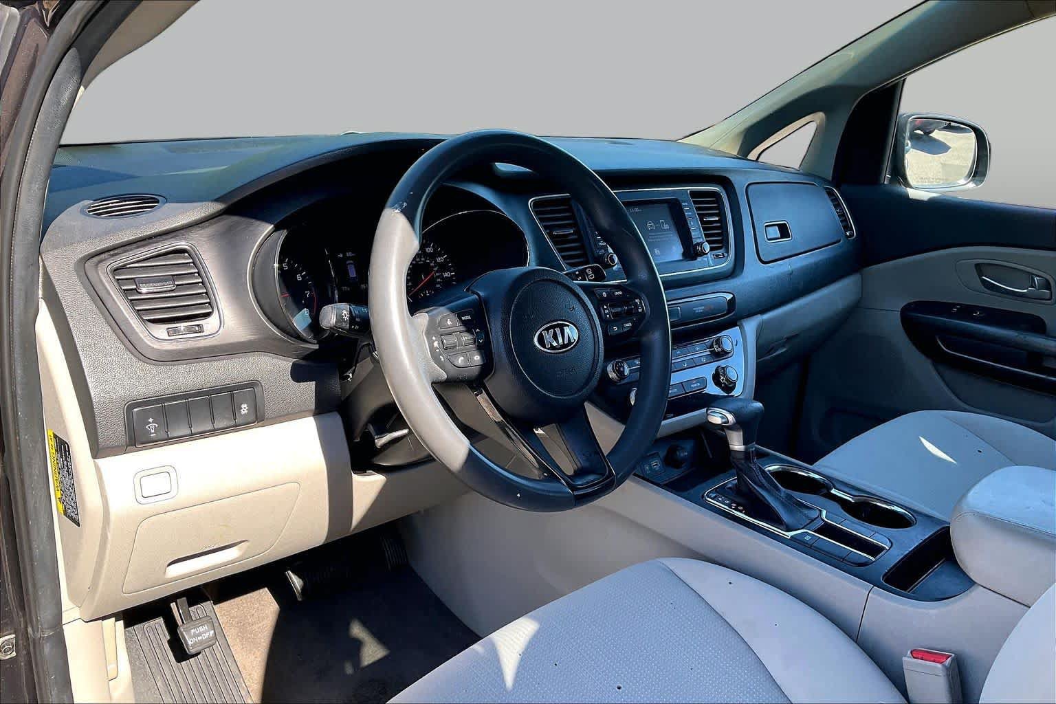 Used 2021 Kia Sedona LX FWD image 17