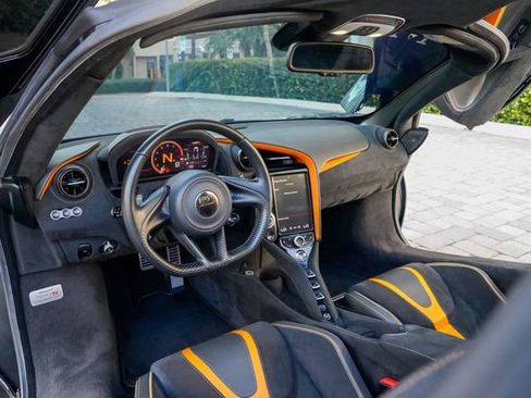 Used 2018 McLaren 720S Performance image 3