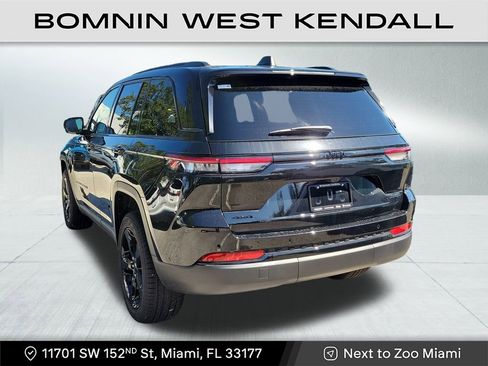 Used 2025 Jeep Grand Cherokee Limited w/ Black Appearance Package image 3