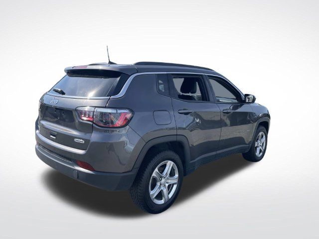Used 2024 Jeep Compass Latitude AWD/4WD image 8