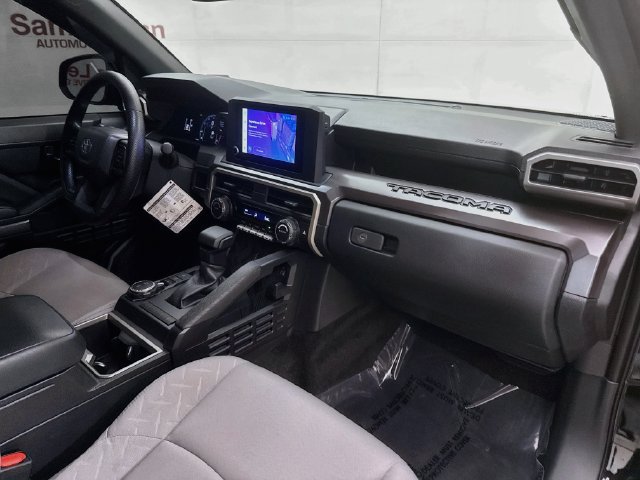Used 2025 Toyota Tacoma SR5 AWD/4WD image 27