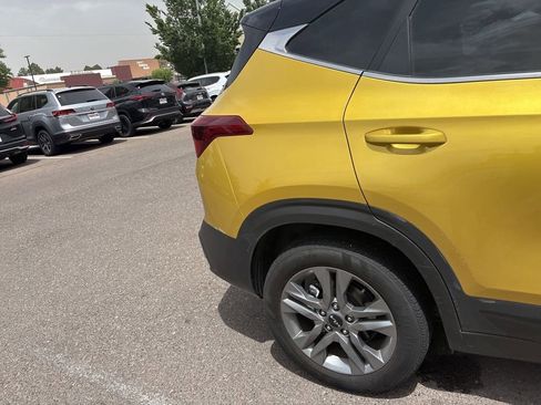 Used 2022 Kia Seltos S AWD/4WD image 15
