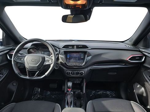 Used 2023 Chevrolet TrailBlazer RS w/ Sun and Liftgate Package image 12