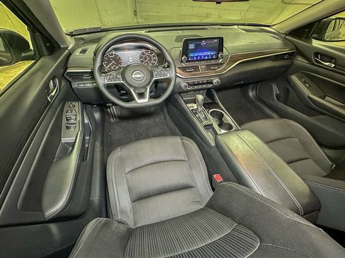 Used 2024 Nissan Altima 2.5 SV FWD image 12