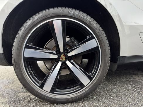 Used 2024 Porsche Macan image 15