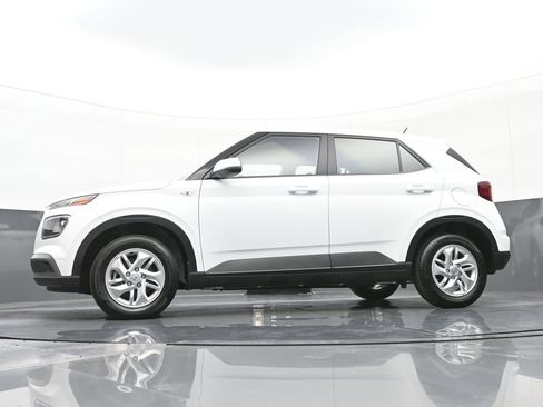 Certified 2025 Hyundai Venue SE image 37