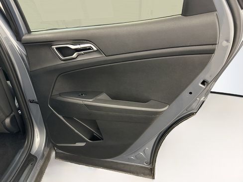 Used 2025 Kia Sportage LX image 30