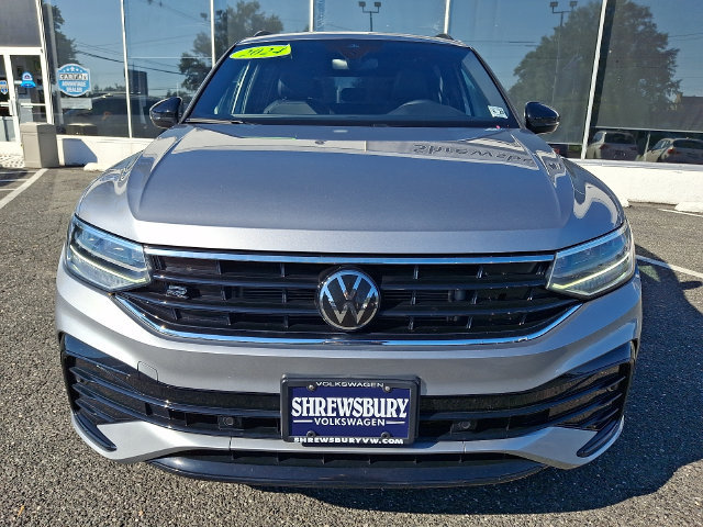 Used 2024 Volkswagen Tiguan SE R-Line AWD/4WD image 2