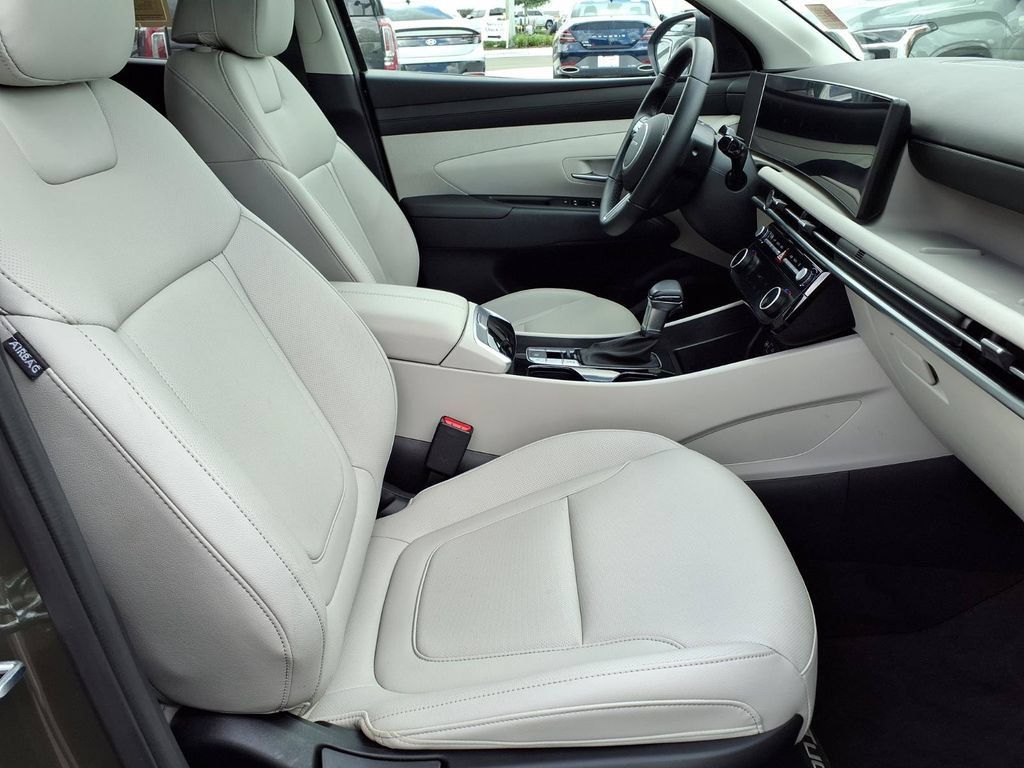 Used 2025 Hyundai Tucson SEL FWD image 14