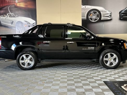Used 2013 Chevrolet Avalanche LT w/ Texas Edition RWD image 3