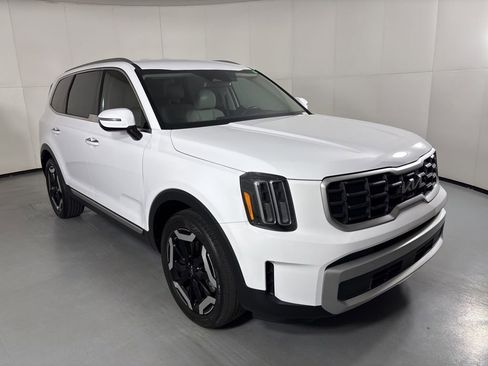 Used 2024 Kia Telluride S FWD image 2